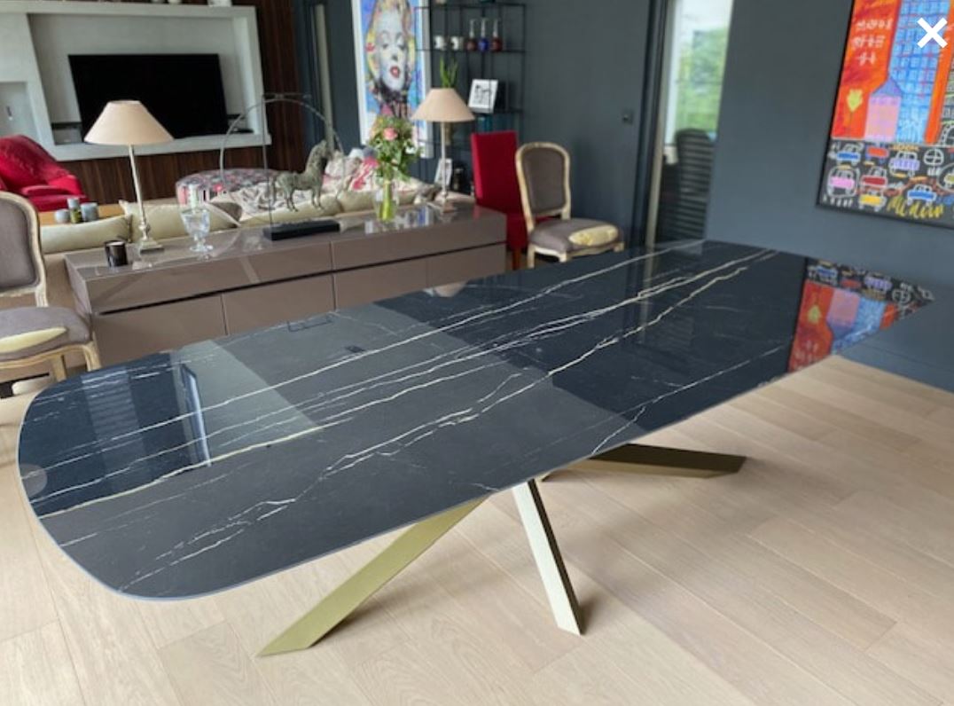 Table MICADO grande dimension marbre noir brillant